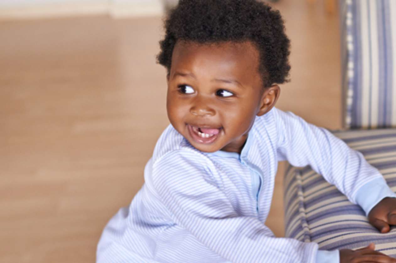 Adapter l’environnement de bébé : 5 ajustements qui favorisent le mouvement