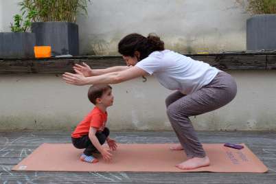 6 mood-boosting yoga poses you can do with kids